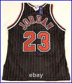100% Authentic Michael Jordan Vintage Champion Bulls Jersey Size 48 Gold Logo
