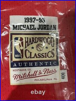 Authentic Michael Jordan Mitchell Ness 1997-98 Finals Chicago Bulls Jersey (M)