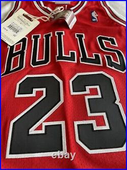 Authentic Michael Jordan Mitchell & Ness 97 98 Bulls Jersey Size 44 L $300 NEW