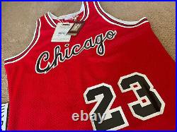Mitchell & Ness 1984-85 Chicago Bulls Michael Jordan Jersey 40 M NWT AUTHENTIC