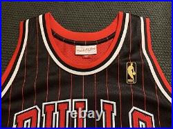 Mitchell & Ness Michael Jordan Chicago Bulls Alternate 96 Authentic Jersey SizeL