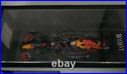 NEW Spark Model 18S754 Oracle Red Bull Racing RB18 Winner 118 Model Car